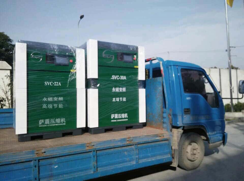 薩震工作人員在調(diào)試機(jī)器